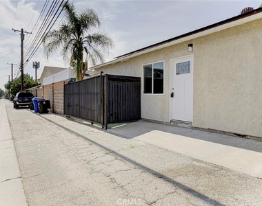 11326 Haskell Avenue - Photo Thumbnail 16