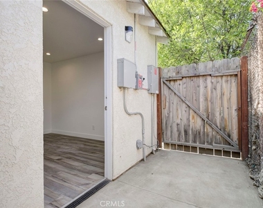 11326 Haskell Avenue - Photo Thumbnail 14