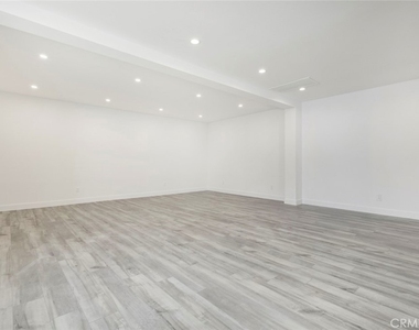 11326 Haskell Avenue - Photo Thumbnail 1