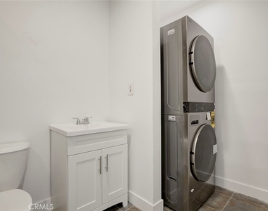 11326 Haskell Avenue - Photo Thumbnail 12