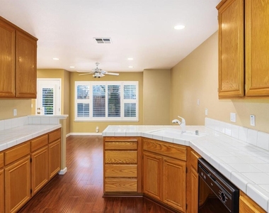 135 Coralflower Ln - Photo Thumbnail 21