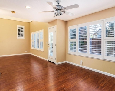 135 Coralflower Ln - Photo Thumbnail 14