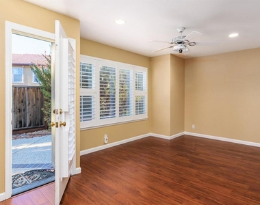 135 Coralflower Ln - Photo Thumbnail 9