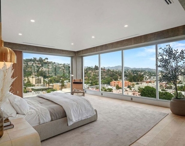 7135 Hollywood Boulevard - Photo Thumbnail 16