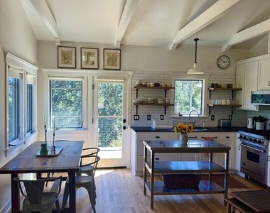 220 France Circle - Photo Thumbnail 8