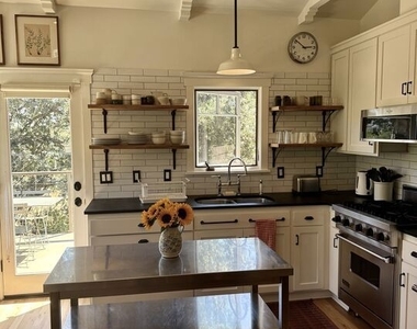 220 France Circle - Photo Thumbnail 7