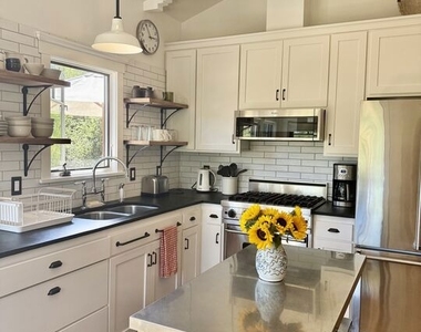 220 France Circle - Photo Thumbnail 10
