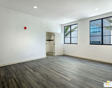 111 N Palm Canyon Drive - Photo Thumbnail 9