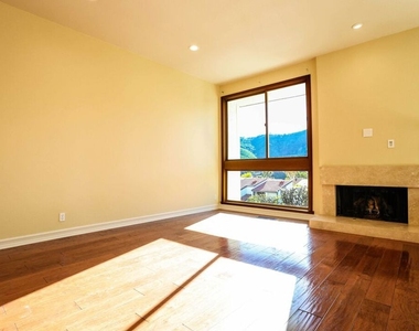 17097 Palisades Circle - Photo Thumbnail 2