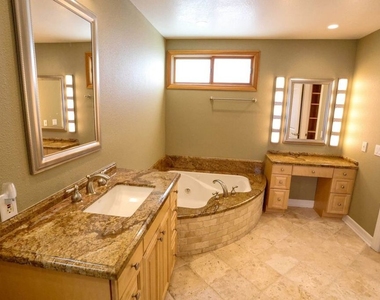 17097 Palisades Circle - Photo Thumbnail 8