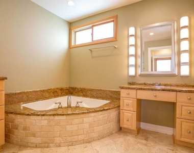 17097 Palisades Circle - Photo Thumbnail 9