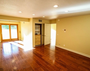 17097 Palisades Circle - Photo Thumbnail 12