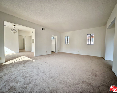 6069 1/2 Cashio Street - Photo Thumbnail 2