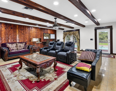 10965 La Reina Road - Photo Thumbnail 9