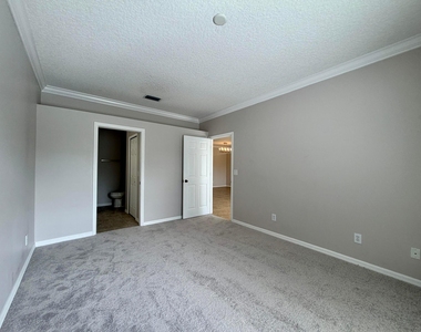 6295 33rd Manor - Photo Thumbnail 12