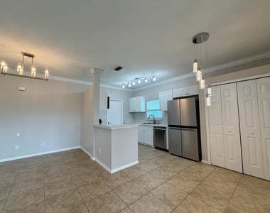6295 33rd Manor - Photo Thumbnail 4