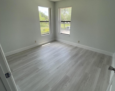 3350 Jaywood Terrace - Photo Thumbnail 15