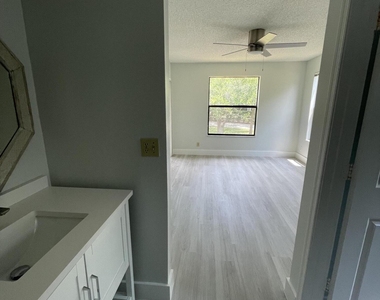 3350 Jaywood Terrace - Photo Thumbnail 11