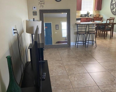 801 Hummingbird Way - Photo Thumbnail 3
