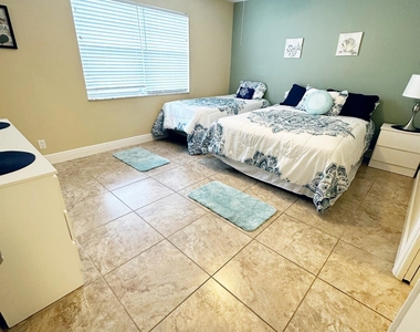 801 Hummingbird Way - Photo Thumbnail 8