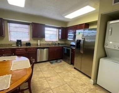 801 Hummingbird Way - Photo Thumbnail 7