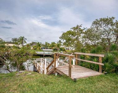 801 Hummingbird Way - Photo Thumbnail 24