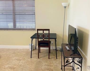 801 Hummingbird Way - Photo Thumbnail 11