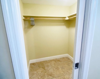 801 Hummingbird Way - Photo Thumbnail 12