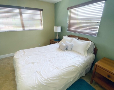 801 Hummingbird Way - Photo Thumbnail 14