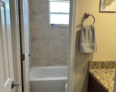 801 Hummingbird Way - Photo Thumbnail 14