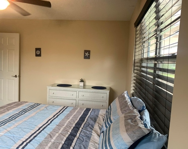 801 Hummingbird Way - Photo Thumbnail 8