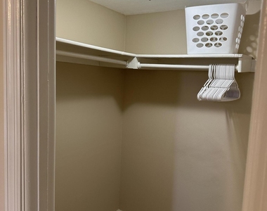 801 Hummingbird Way - Photo Thumbnail 10