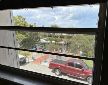 801 Hummingbird Way - Photo Thumbnail 13