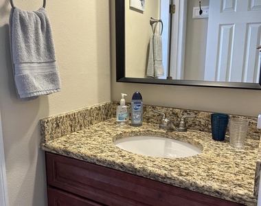 801 Hummingbird Way - Photo Thumbnail 15