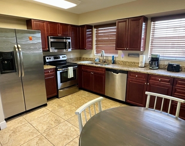 801 Hummingbird Way - Photo Thumbnail 4