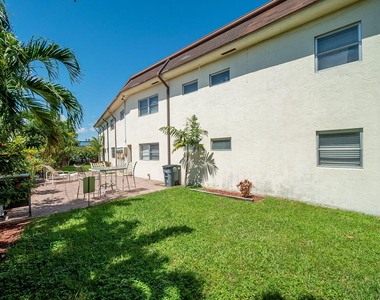 308 Southwind Court - Photo Thumbnail 18