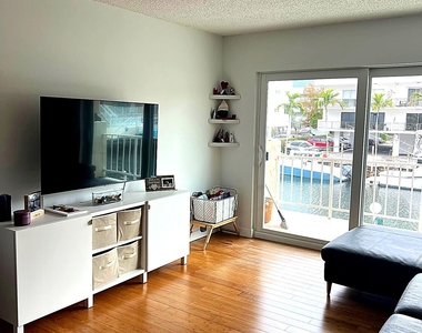 3522 Ne 171st Street - Photo Thumbnail 2