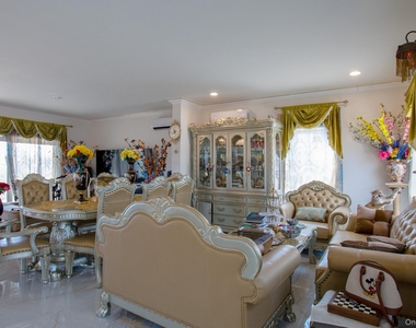 126 Trafalgar Drive - Photo Thumbnail 2