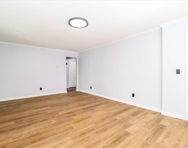 615 Fox Run Lane - Photo Thumbnail 2