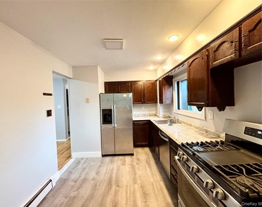 256-20 Craft Avenue - Photo Thumbnail 5