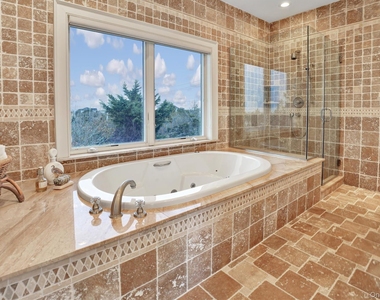 605 Dune Road - Photo Thumbnail 19