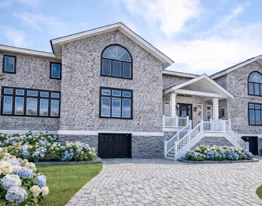 605 Dune Road - Photo Thumbnail 27