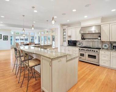 605 Dune Road - Photo Thumbnail 9