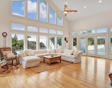 605 Dune Road - Photo Thumbnail 12