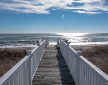 605 Dune Road - Photo Thumbnail 2