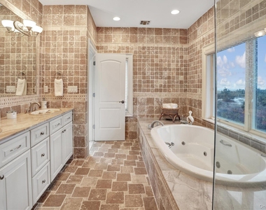 605 Dune Road - Photo Thumbnail 20