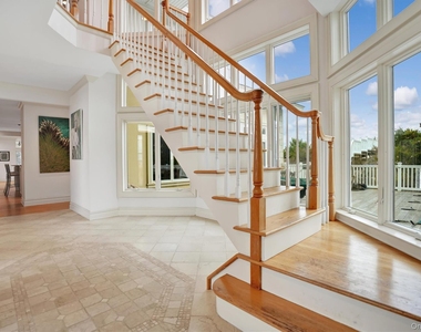605 Dune Road - Photo Thumbnail 8