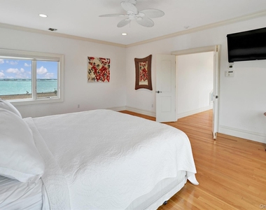 605 Dune Road - Photo Thumbnail 23