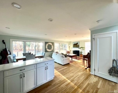 25 Mitchell - Photo Thumbnail 8