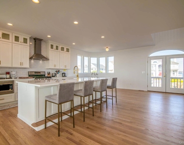 675 Dune Road - Photo Thumbnail 8